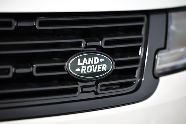 New 2026 Ostuni Pearl White Land Rover Dynamic SE image 16