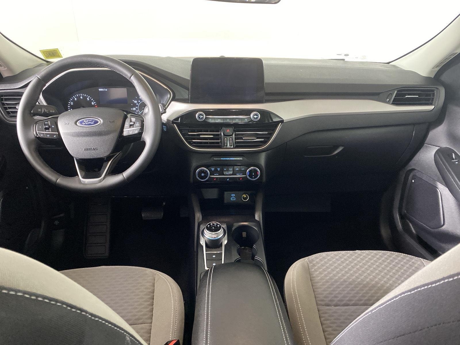 Used 2022 Rapid Red Metallic Tinted Clearcoat Ford SE image 37