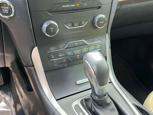 Used 2015 White Platinum Clearcoat Metallic Ford SEL image 34