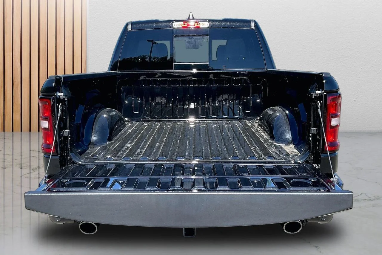 New 2026 Diamond Black Crystal Pearl-Coat Exterior Paint RAM Laramie image 26