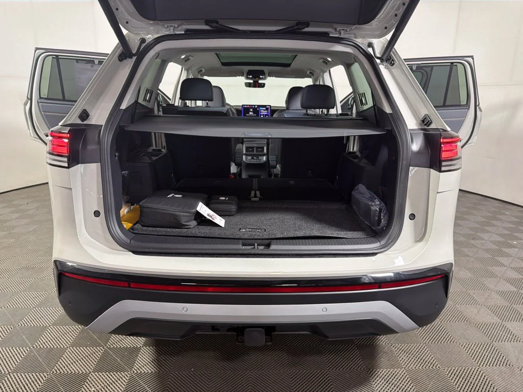 New 2027 Beige/tan Volkswagen SE w/Technology image 21
