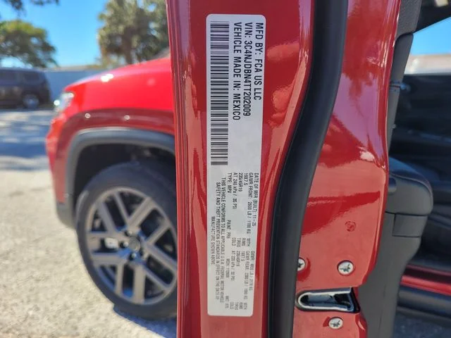 New 2026 Red Hot Pearl-Coat Exterior Paint Jeep Latitude image 18