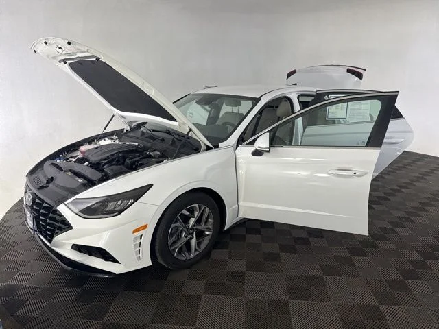Used 2023 White Hyundai SEL image 12