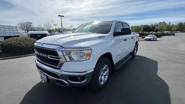 2024 RAM 1500 Big Horn/Lone Star 4x4 Crew Cab 5'7's photo