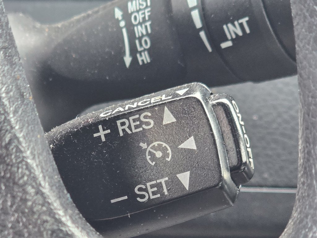 Used 2014 Gray Toyota LE image 21