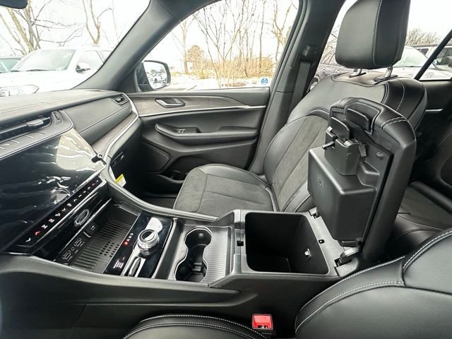 New 2026 Diamond Black Crystal Pearl-Coat Exterior Paint Jeep Altitude image 24
