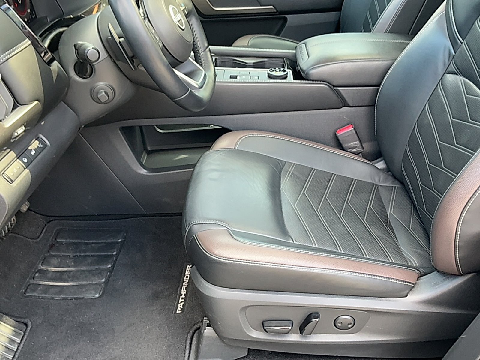 Used 2023 Super Black Nissan Platinum 4WD image 15