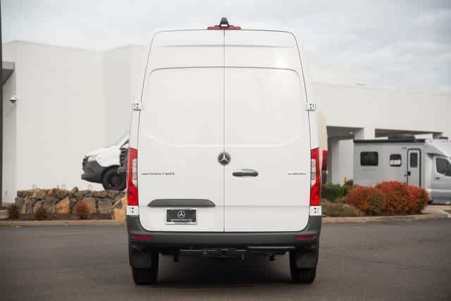 Used 2025 Arctic White Mercedes-Benz  image 4