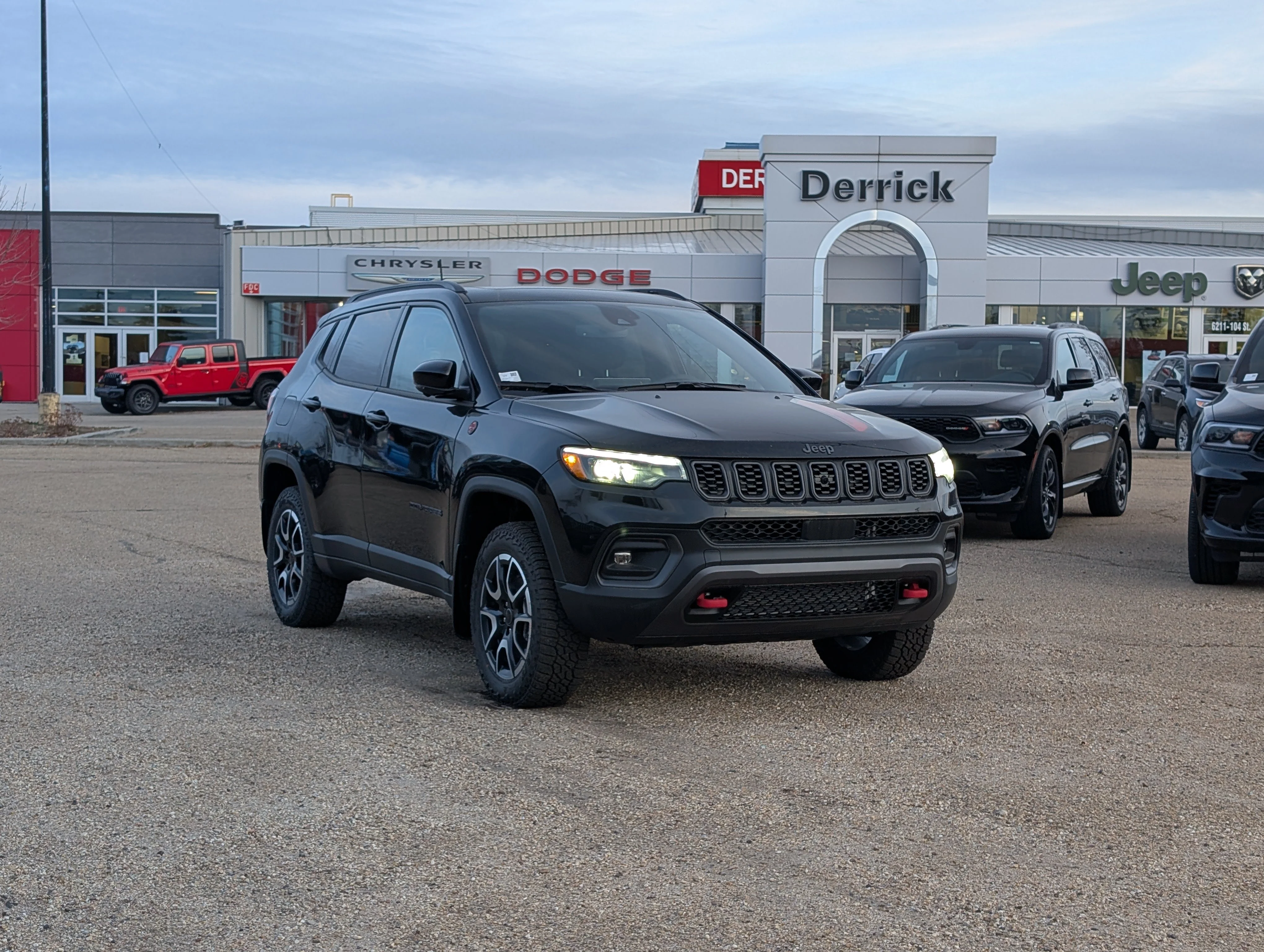 New 2025 Diamond Black Crystal Pearl Jeep Trailhawk Elite image 9