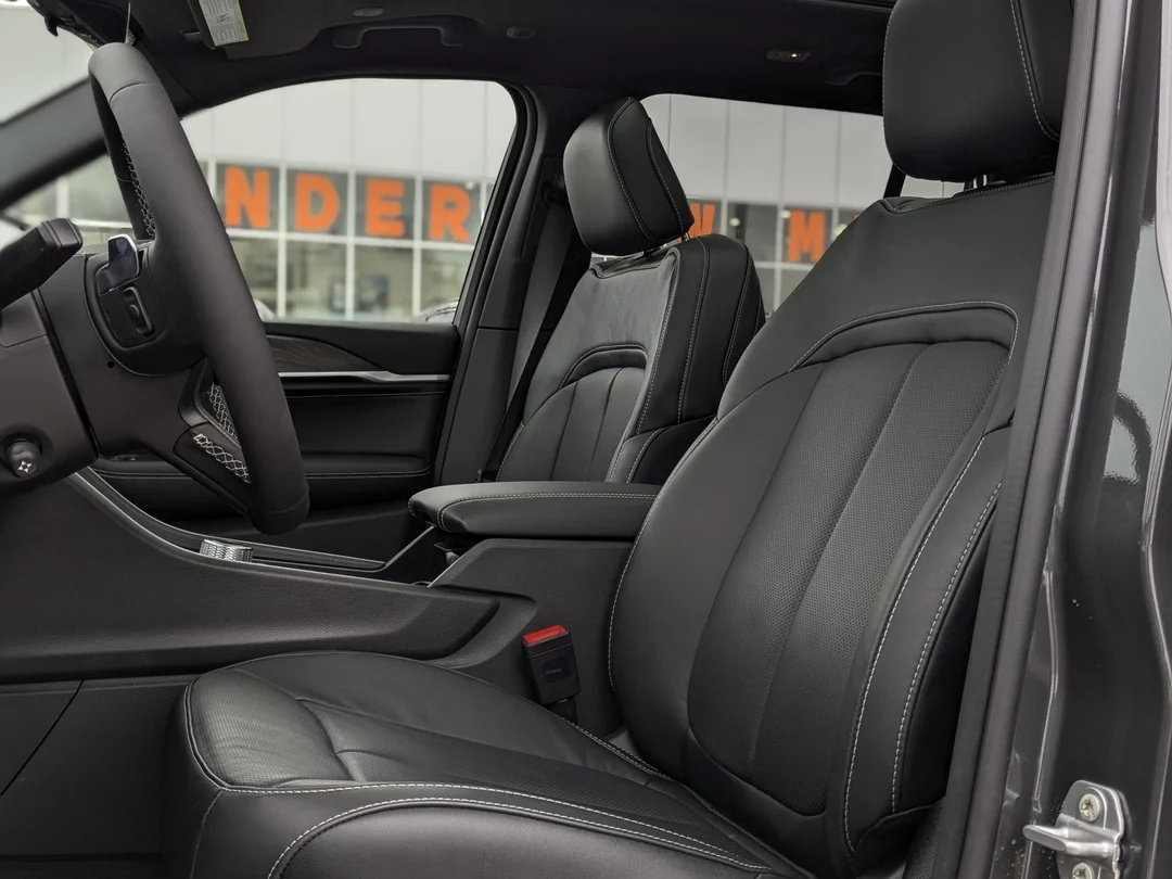New 2026 Grey Jeep Limited Reserve - - 4x4 - Pano Sunroof - Nappa Lthr - Vent Seats - Tow Pkg - Remote Start & More! image 16