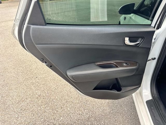 Used 2018 White Kia EX image 14
