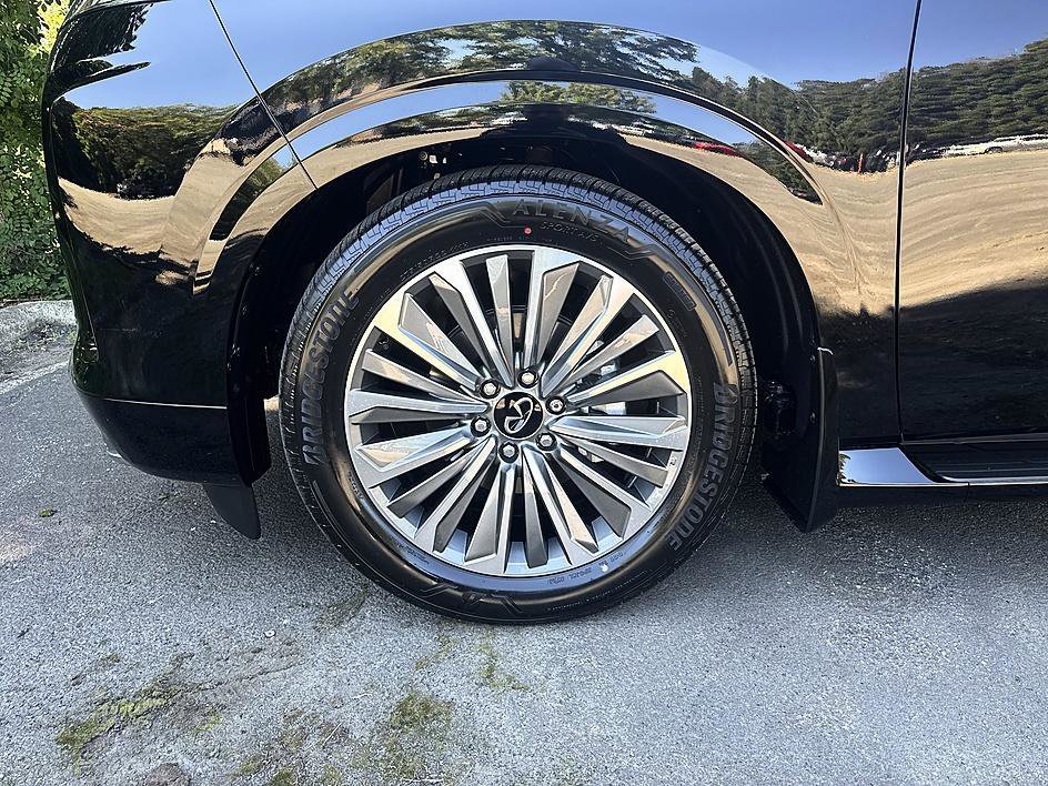 New 2026 Black Obsidian INFINITI LUXE image 8