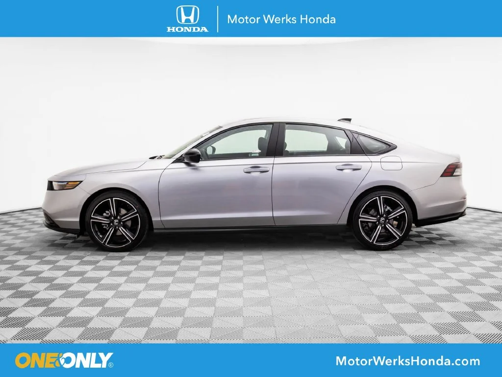 New 2026 Silver Honda SE image 2