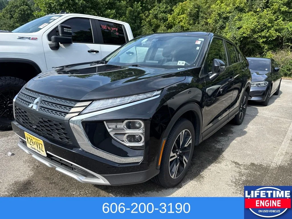 Used 2025  Mitsubishi SE image 3