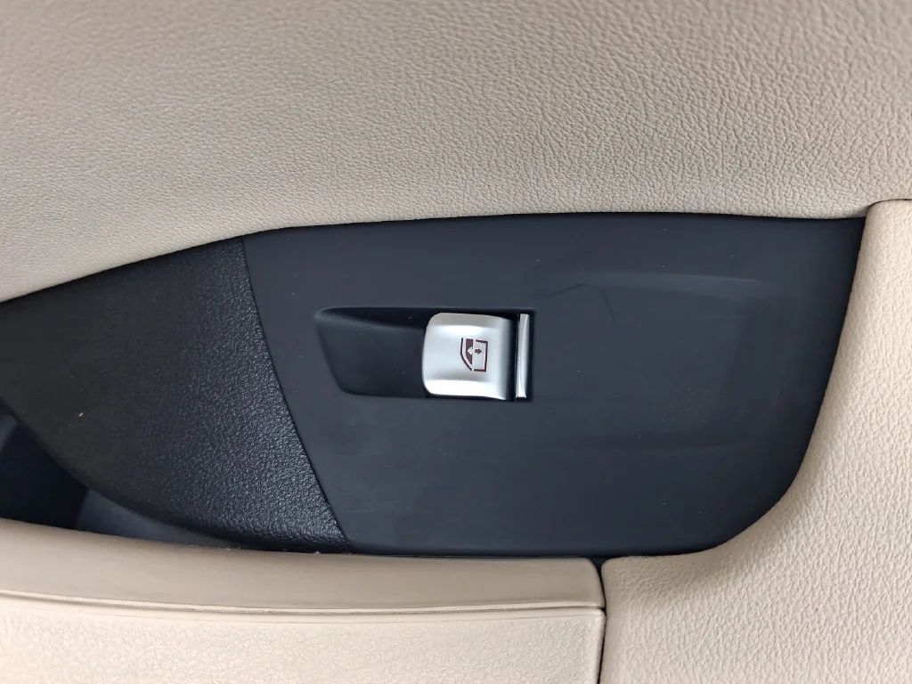Used 2022 Dark Graphite BMW xDrive30i image 26