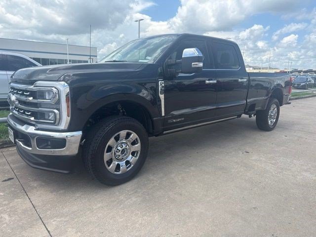 Used 2025 Agate Black Metallic Ford Lariat image 3