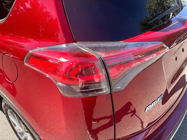 Used 2018 Pearl Toyota Limited image 33