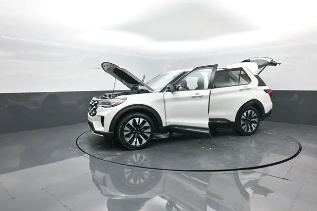 New 2026 Star White Metallic Tri-Coat Ford Platinum™ image 39