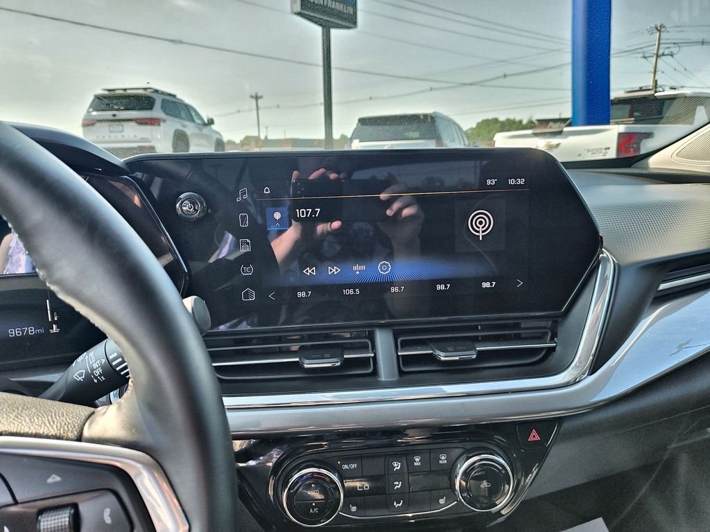 Used 2025 Green Chevrolet ACTIV image 16