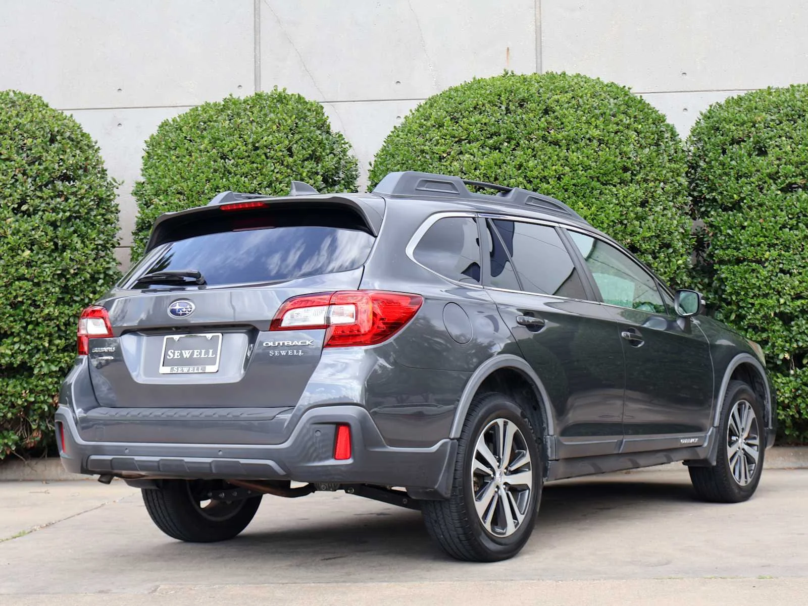 Used 2019 Magnetite Gray Metallic Subaru Limited image 8