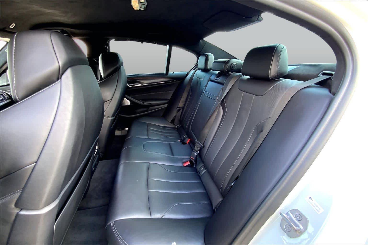 Used 2018 Alpine White BMW  image 16