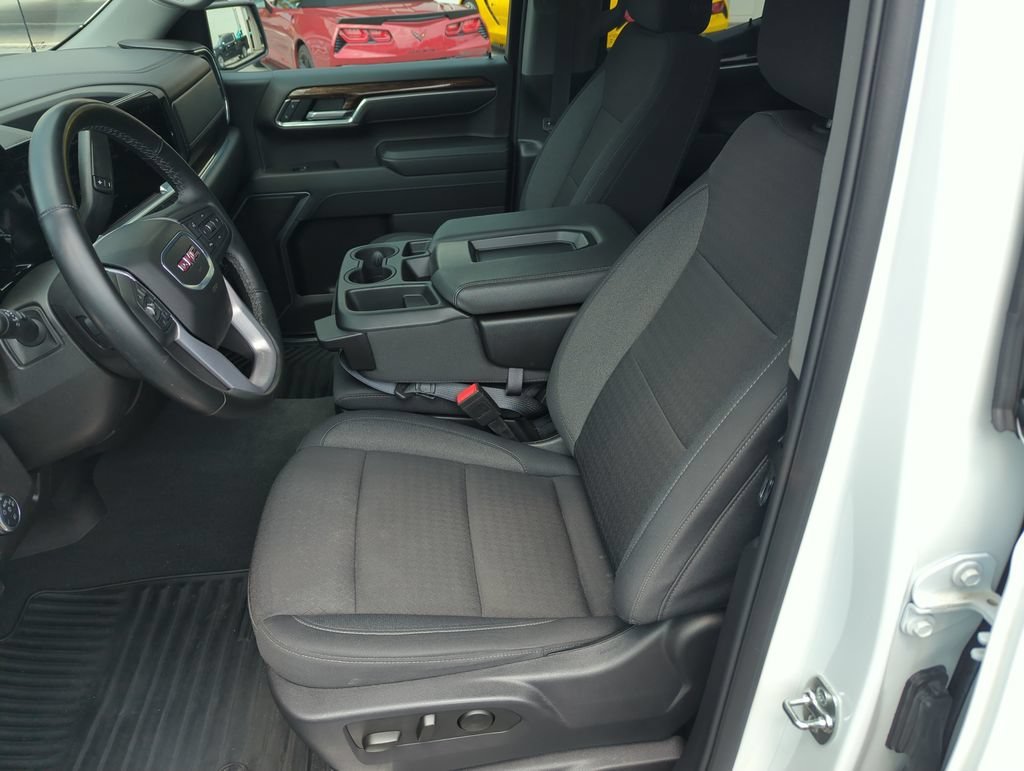 Used 2025 Summit White GMC Elevation image 11