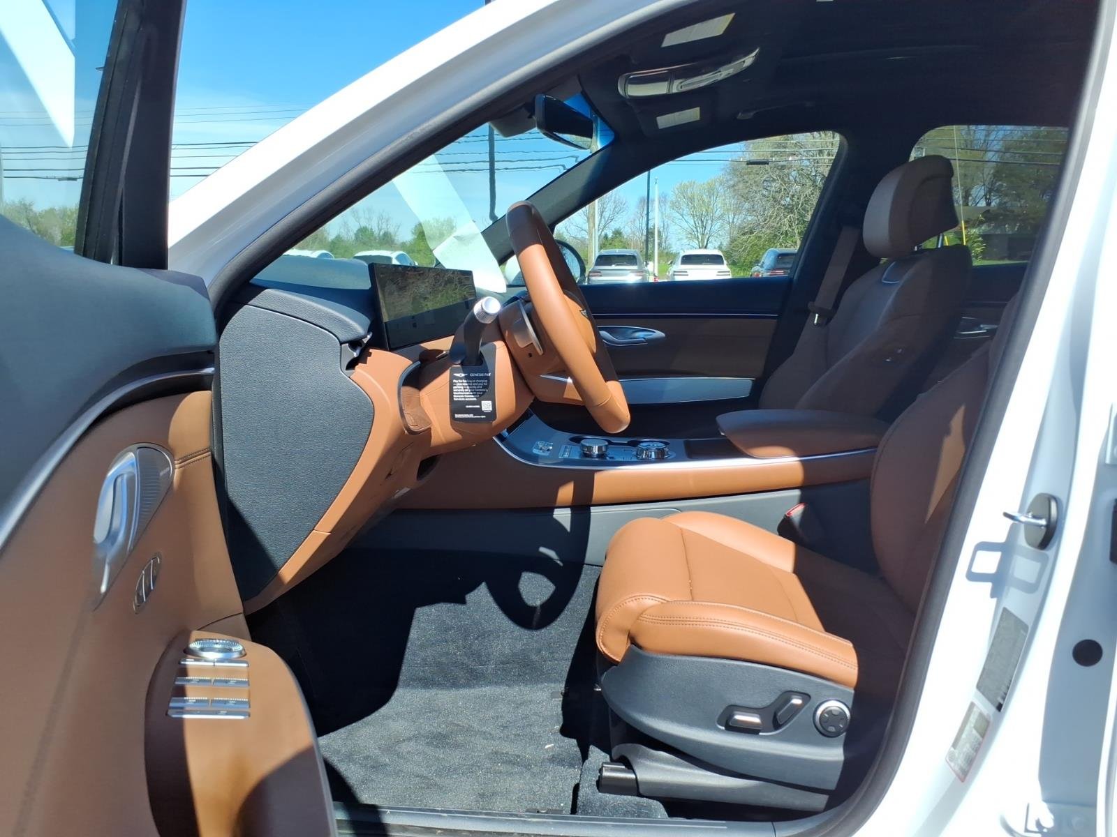 New 2026 White Genesis 2.5T ADVANCED image 15