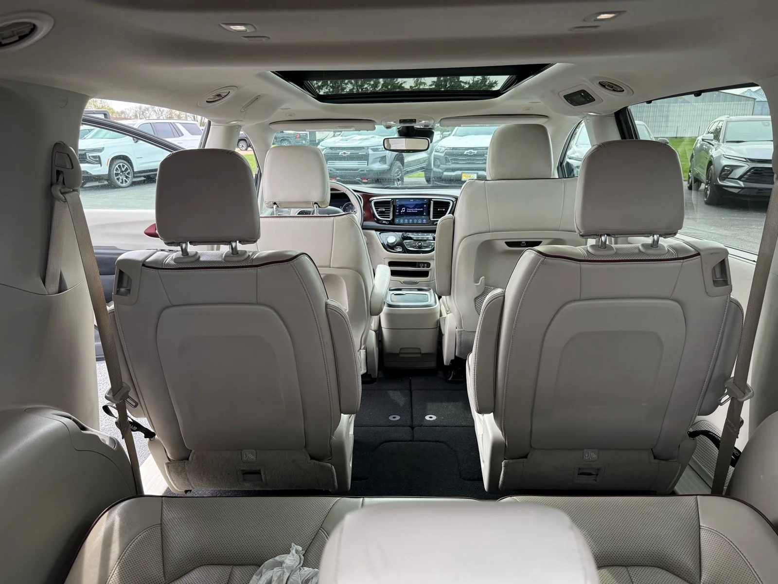 Used 2020  Chrysler Limited image 19