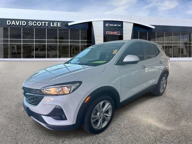 Used 2023 Summit White Buick Preferred image 3