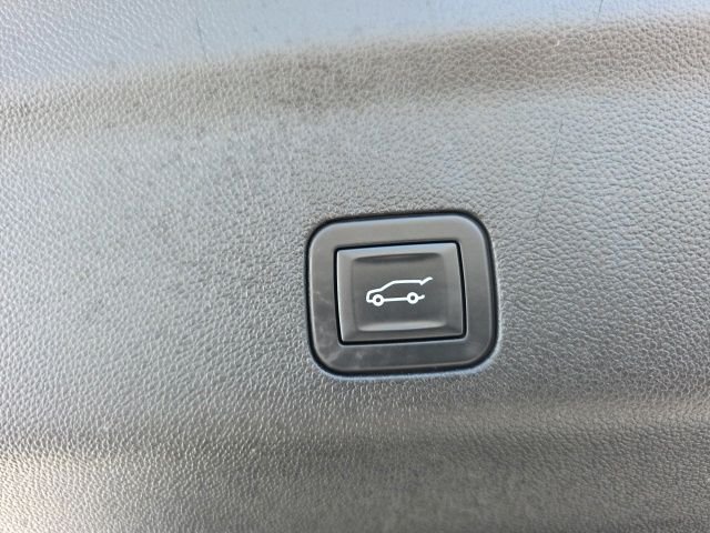 Used 2025 Gray Chevrolet Z71 image 34