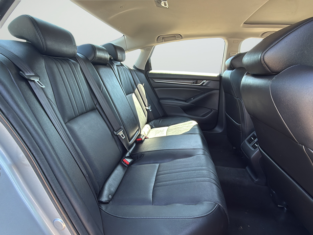 Used 2019 Silver Honda EX-L image 10