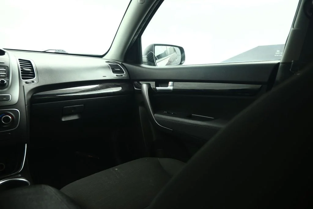 Used 2015 Red Kia LX image 40