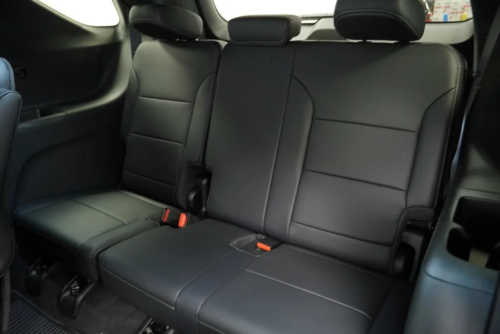 New 2027 Mosaic Black Metallic Chevrolet LT image 13