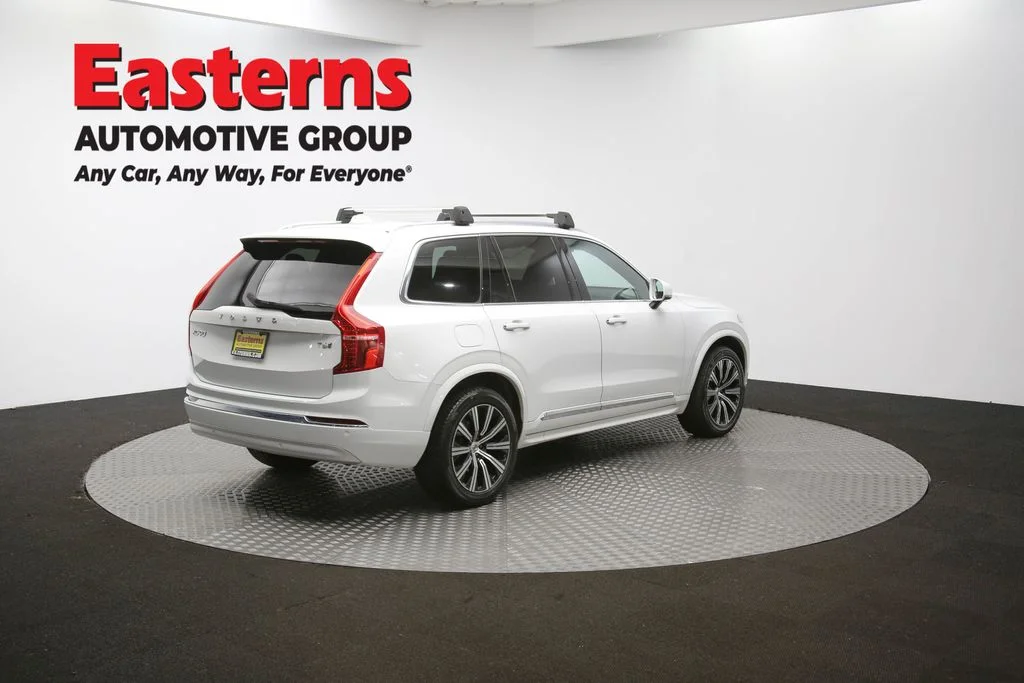 Used 2022 White Volvo T6 Inscription image 42
