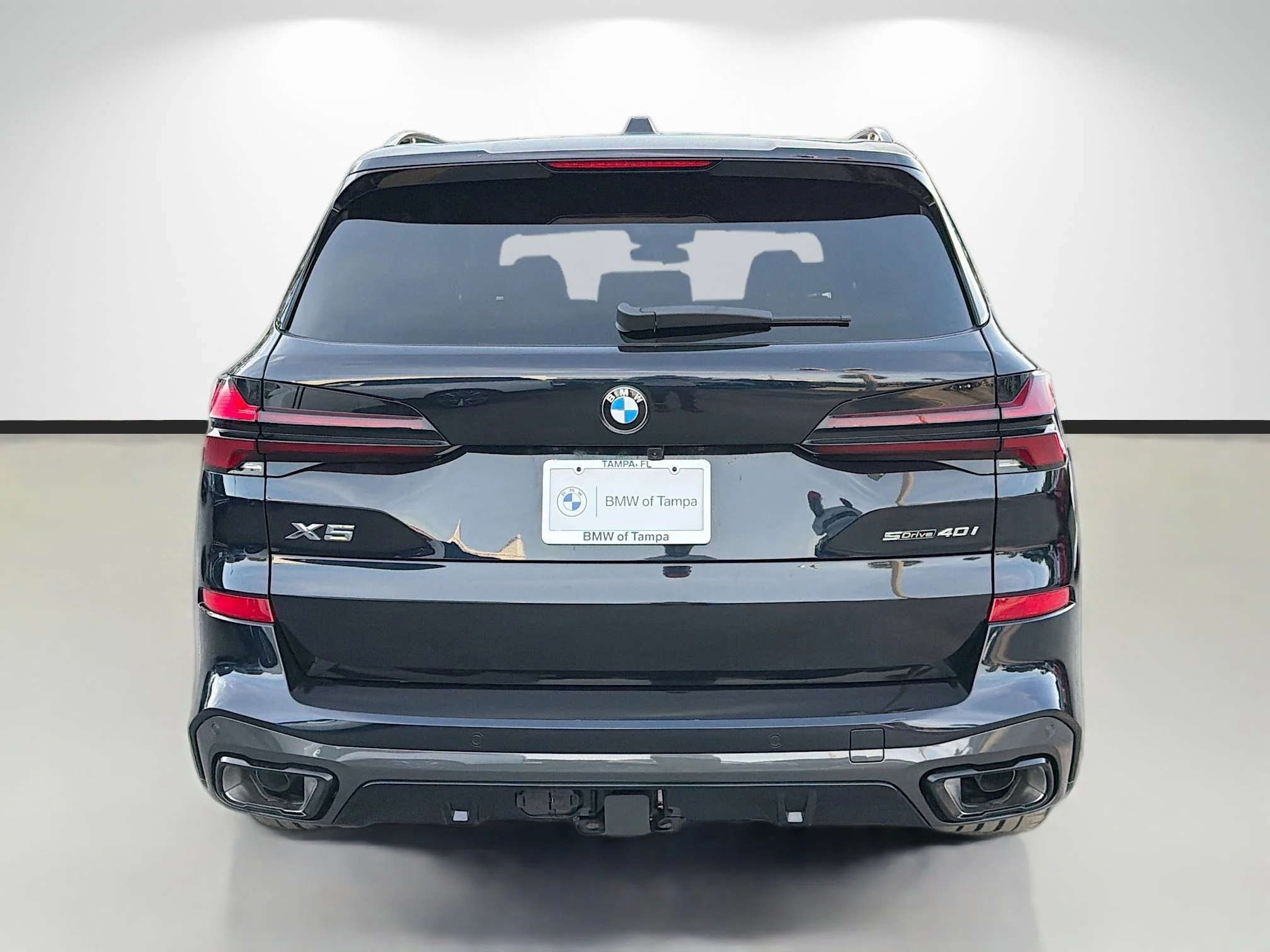 New 2026 Carbon Black Metallic BMW sDrive40i image 4