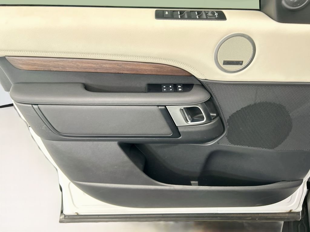 Used 2024 Fuji White Land Rover Dynamic SE image 23