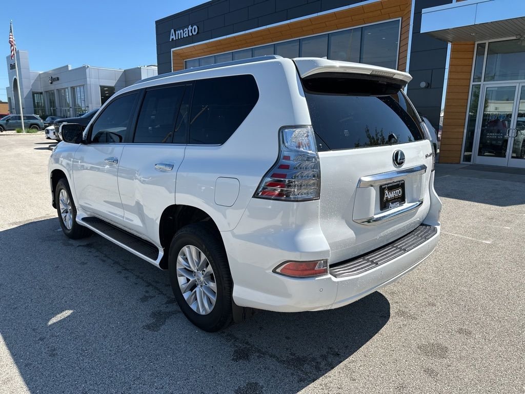 Used 2022 White Lexus 460 image 9