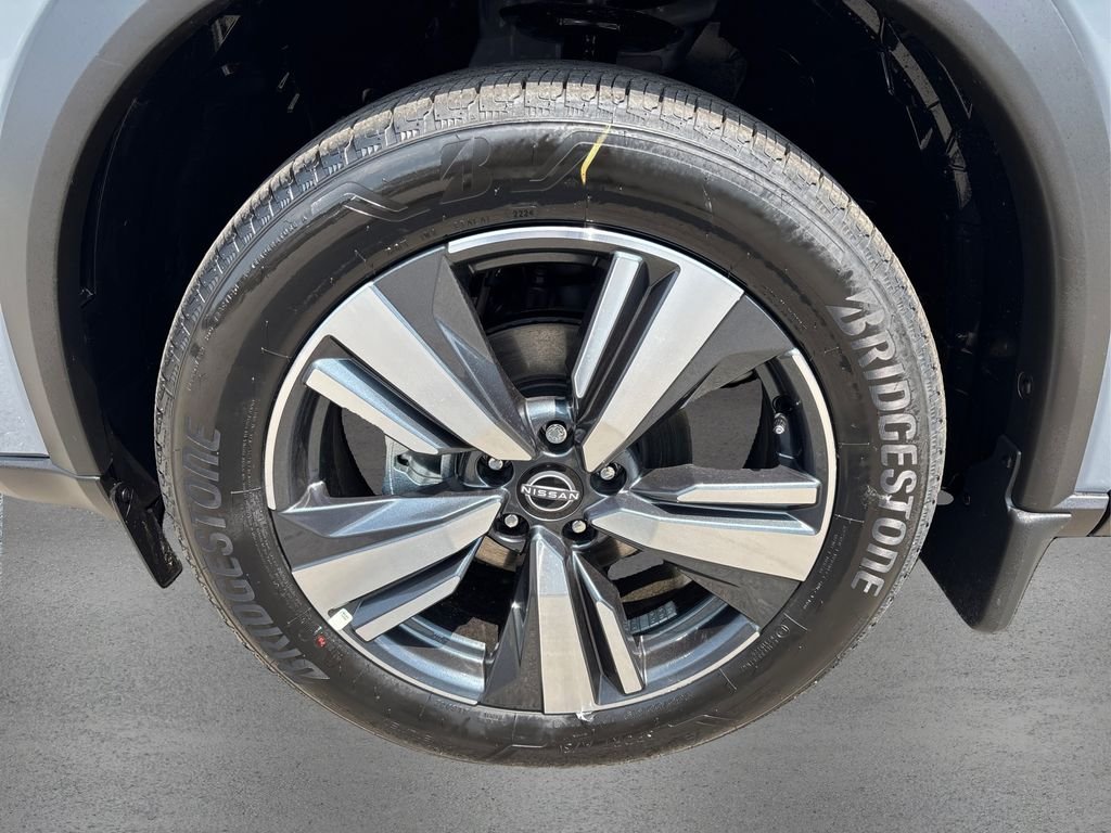 Used 2025 Gray Nissan SL image 12