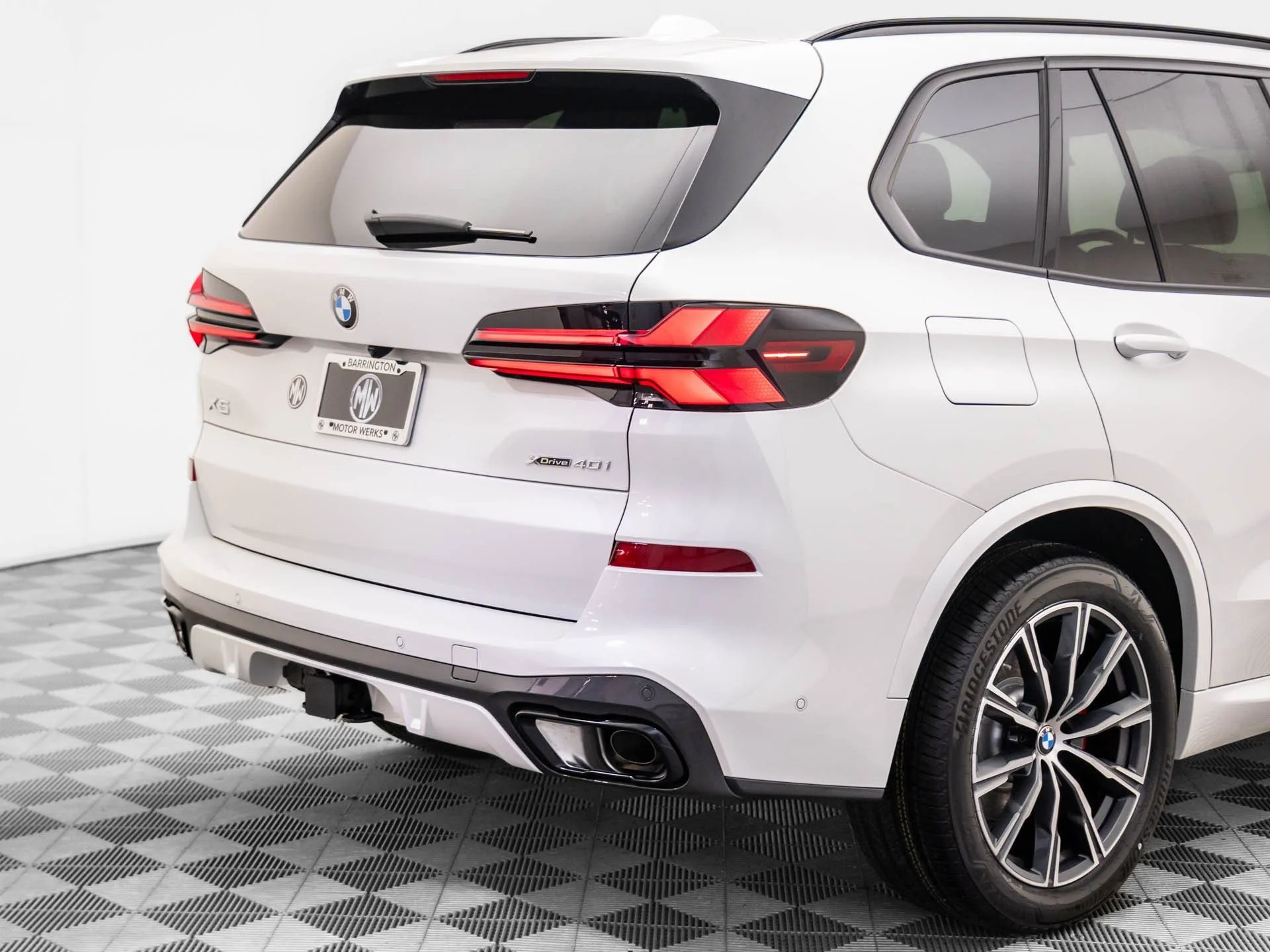 New 2026 White BMW xDrive40i image 35