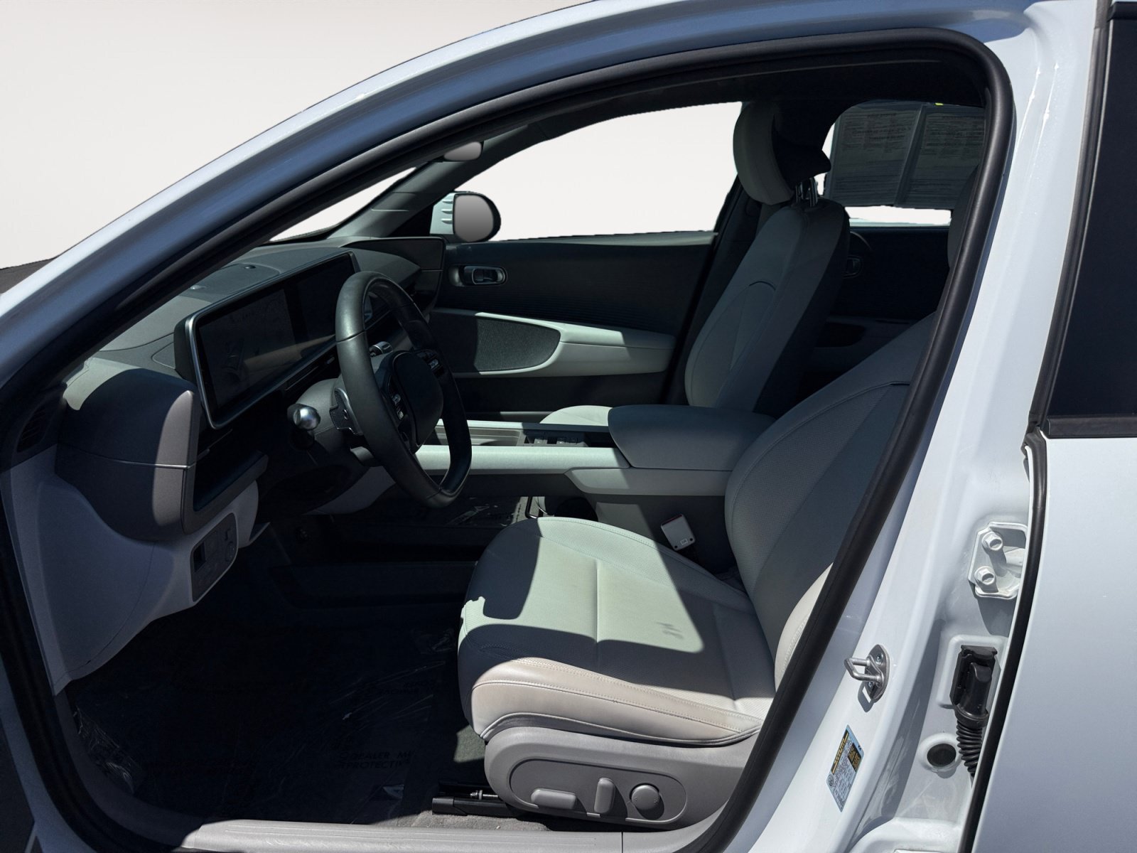 Used 2023 White Hyundai SEL image 10