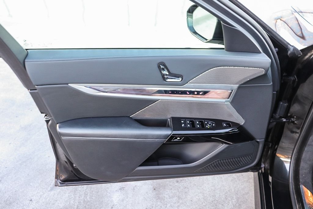 Used 2024 Black Sapphire Metallic BMW 740i image 24