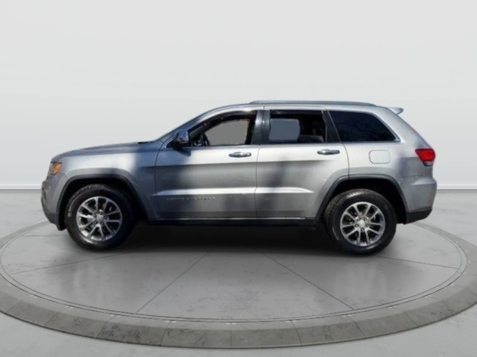 Used 2015 Silver Jeep Limited image 7