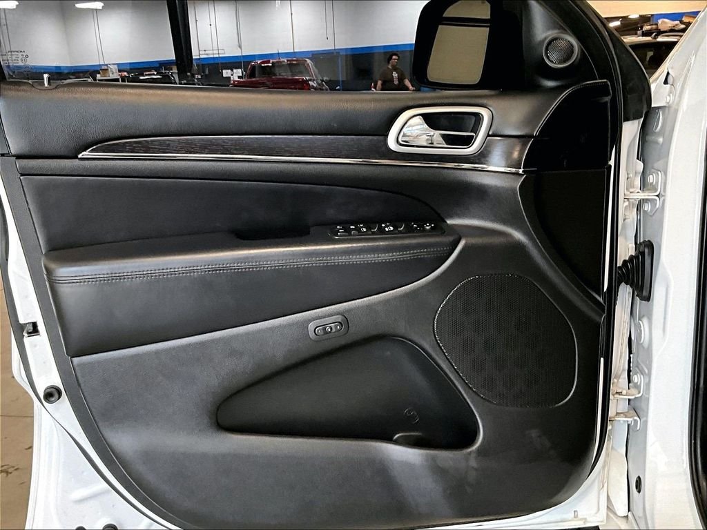 Used 2018 White Jeep Overland image 9