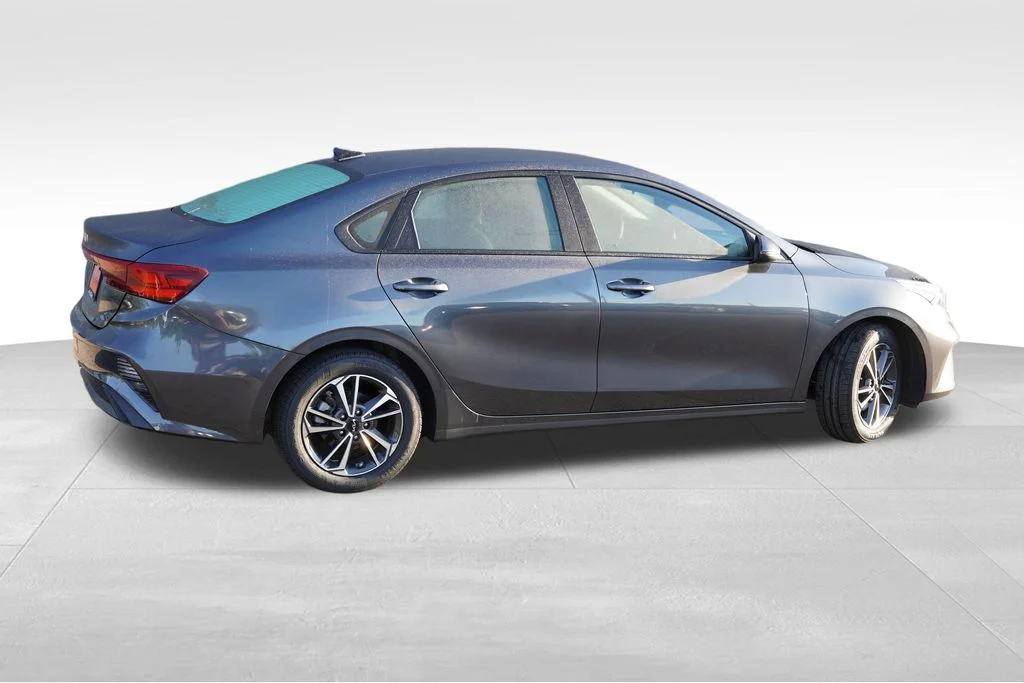 Used 2023 Gravity Gray Kia LXS image 4