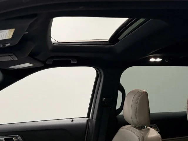 Used 2018 White Ford Limited image 31