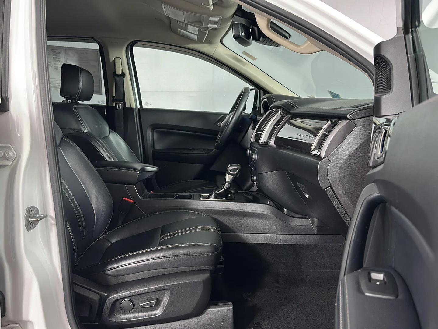 Used 2019 Oxford White Ford LARIAT image 30