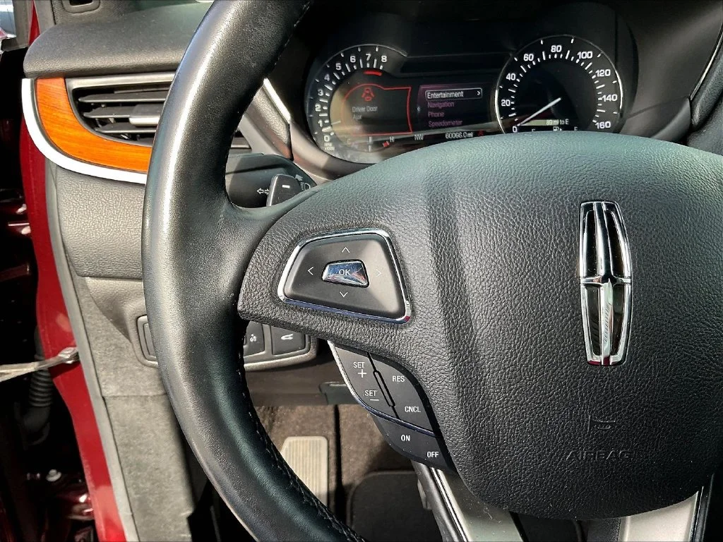 Used 2019 Burgundy Lincoln Reserve image 12