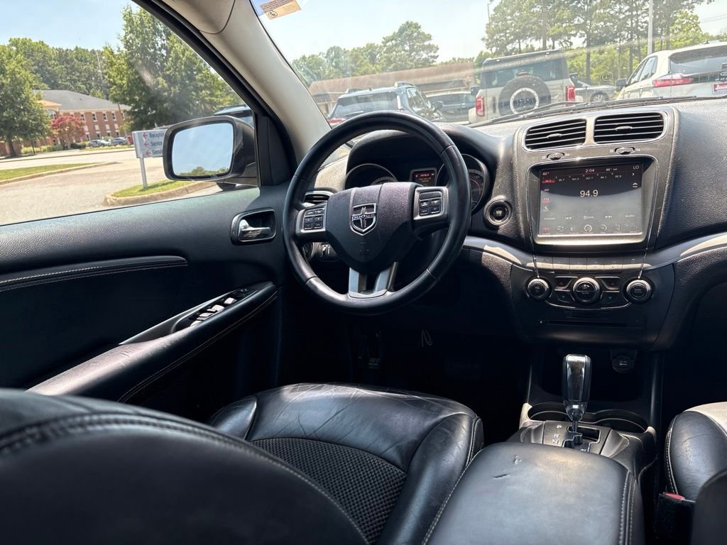 Used 2015 White Dodge Crossroad image 8