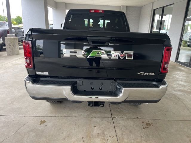 New 2026 Diamond Black Crystal Pearl-Coat Exterior Paint RAM Tradesman image 4