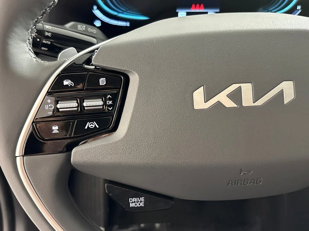 New 2026 Snow White Pearl Kia EX image 27